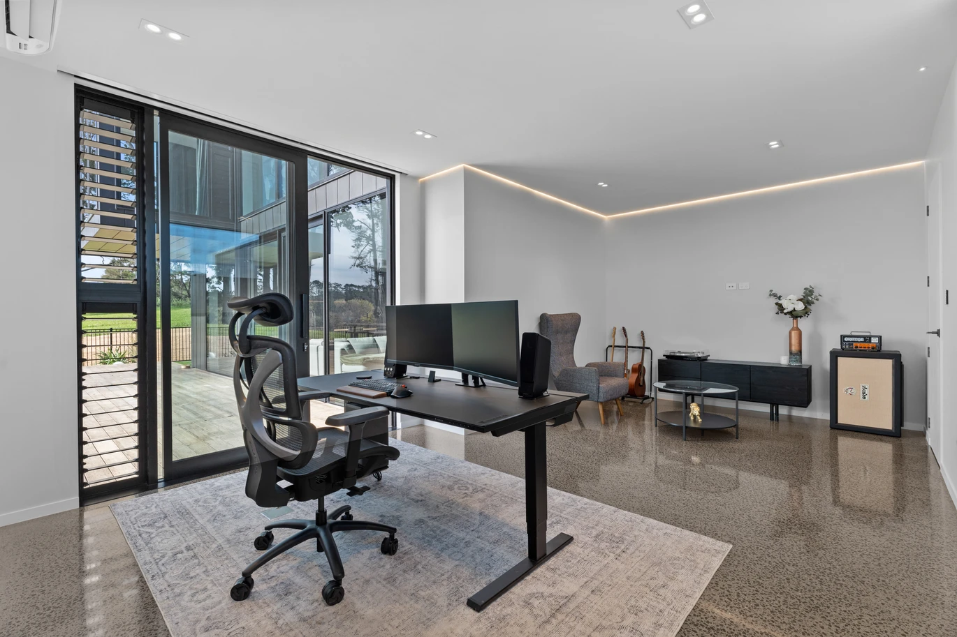398m2 Luxury Architectural 4 beds 3 baths house on 3.8 ha land, Large 7.0m internal-access garage (ideal for oversized vehicles), Positioned in the sought-after Swanson foothills, Approx. 21km to Auckland CBD, Close to Swanson Village, train station, and local amenities, .49 Candia Road, Swanson, Auckland