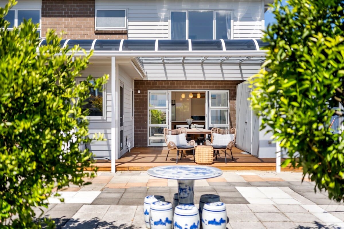 Super Realistic Vendor, Two kitchens, 6 beds + study 5.5 baths house with double garage and 2-beds granny, zoned for Te Nikau Primary School, Ormiston Junior College, Ormiston Senior College, close to schools, shops, 10 Peihinga Road, Flat Bush, Auckland