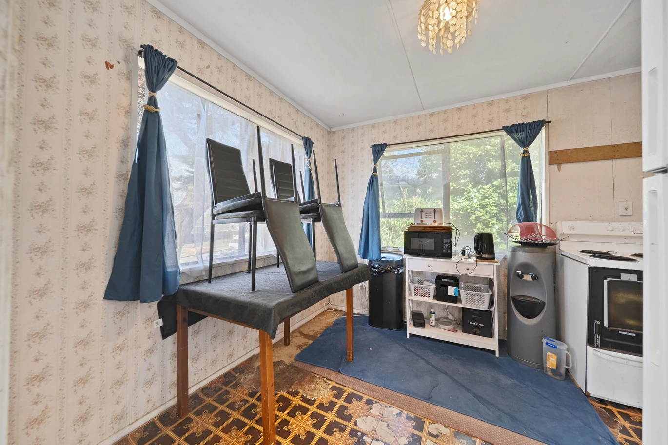 Once in 38 years, 4 beds 1 bath house on 600m2 section, with easy motorway access, plus local schools, shops, and everyday amenities nearby, 48 Darnell Crescent, Clover Park, Auckland