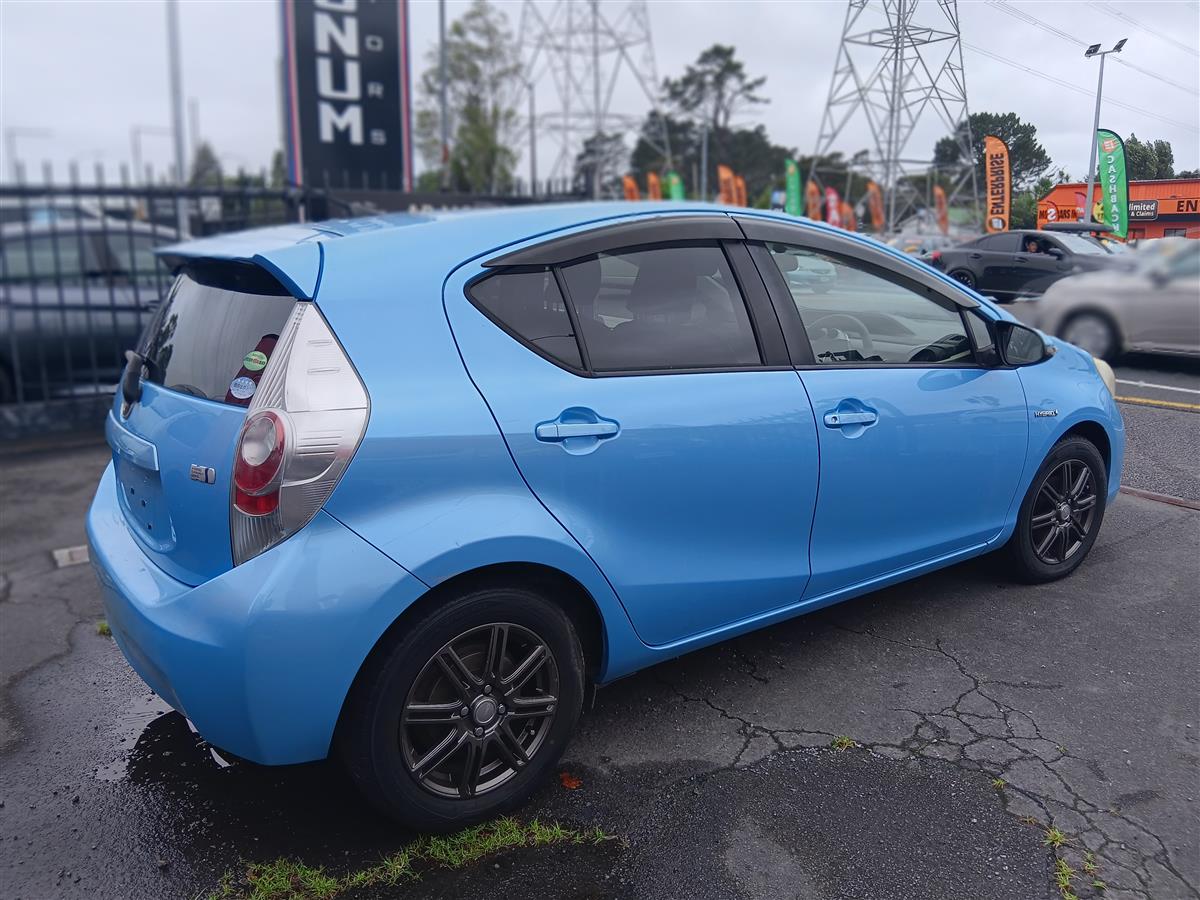 2012 Toyota Aqua Hatchback Automatic, 5 seats, Blue, Petrol, 1,496 cc, 100,334 km