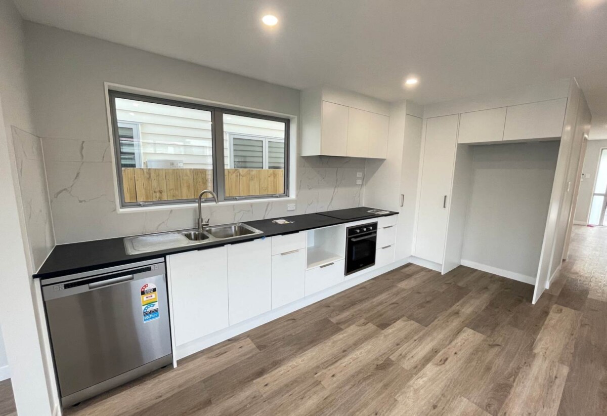 For rent, 4 beds 3 baths house with garage, available now, 29A Corsair Crescent, Mangere, Auckland