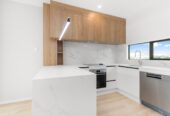 For rent, 3 beds 2.5 baths home with car park, available 20th March, C/345 Great South Road, Greenlane, Auckland