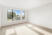 For rent, 3 beds 2.5 baths home with car park, available 20th March, C/345 Great South Road, Greenlane, Auckland