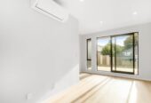For rent, 3 beds 2.5 baths home with car park, available 20th March, C/345 Great South Road, Greenlane, Auckland