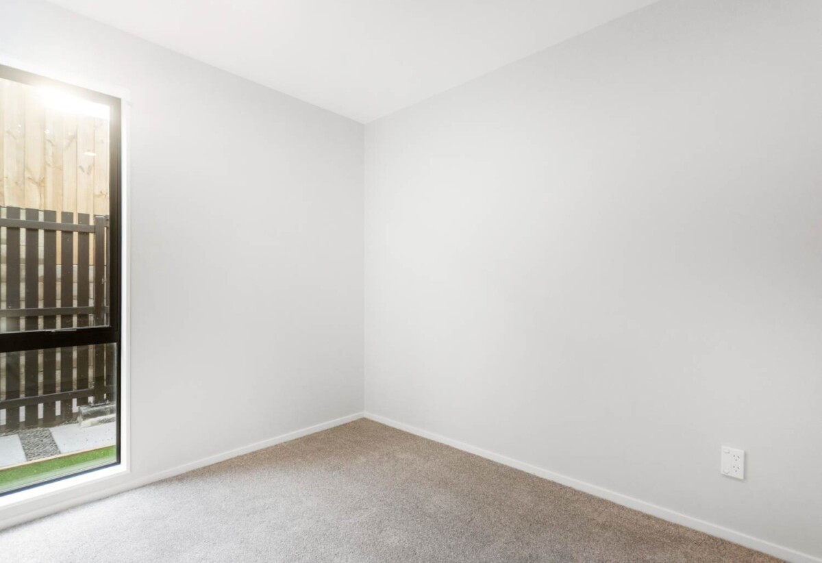 For rent, 3 beds 2.5 baths home with car park, available 20th March, C/345 Great South Road, Greenlane, Auckland
