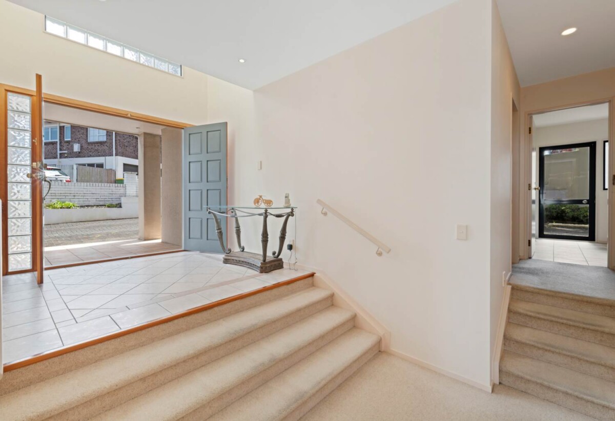 Macleans College zone, Must sell, highly motivated vendor, 5 beds 3 baths house with double garage, just steps away from Half Moon Bay Marina, 1 km to Macleans College, 0.7 km to Bucklands Beach Intermediate, 1/73 Takutai Avenue, Half Moon Bay, Auckland