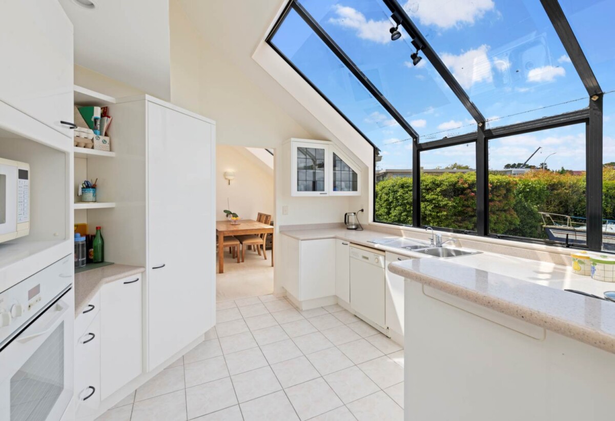 Macleans College zone, Must sell, highly motivated vendor, 5 beds 3 baths house with double garage, just steps away from Half Moon Bay Marina, 1 km to Macleans College, 0.7 km to Bucklands Beach Intermediate, 1/73 Takutai Avenue, Half Moon Bay, Auckland