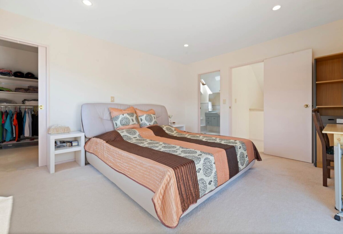 Macleans College zone, Must sell, highly motivated vendor, 5 beds 3 baths house with double garage, just steps away from Half Moon Bay Marina, 1 km to Macleans College, 0.7 km to Bucklands Beach Intermediate, 1/73 Takutai Avenue, Half Moon Bay, Auckland