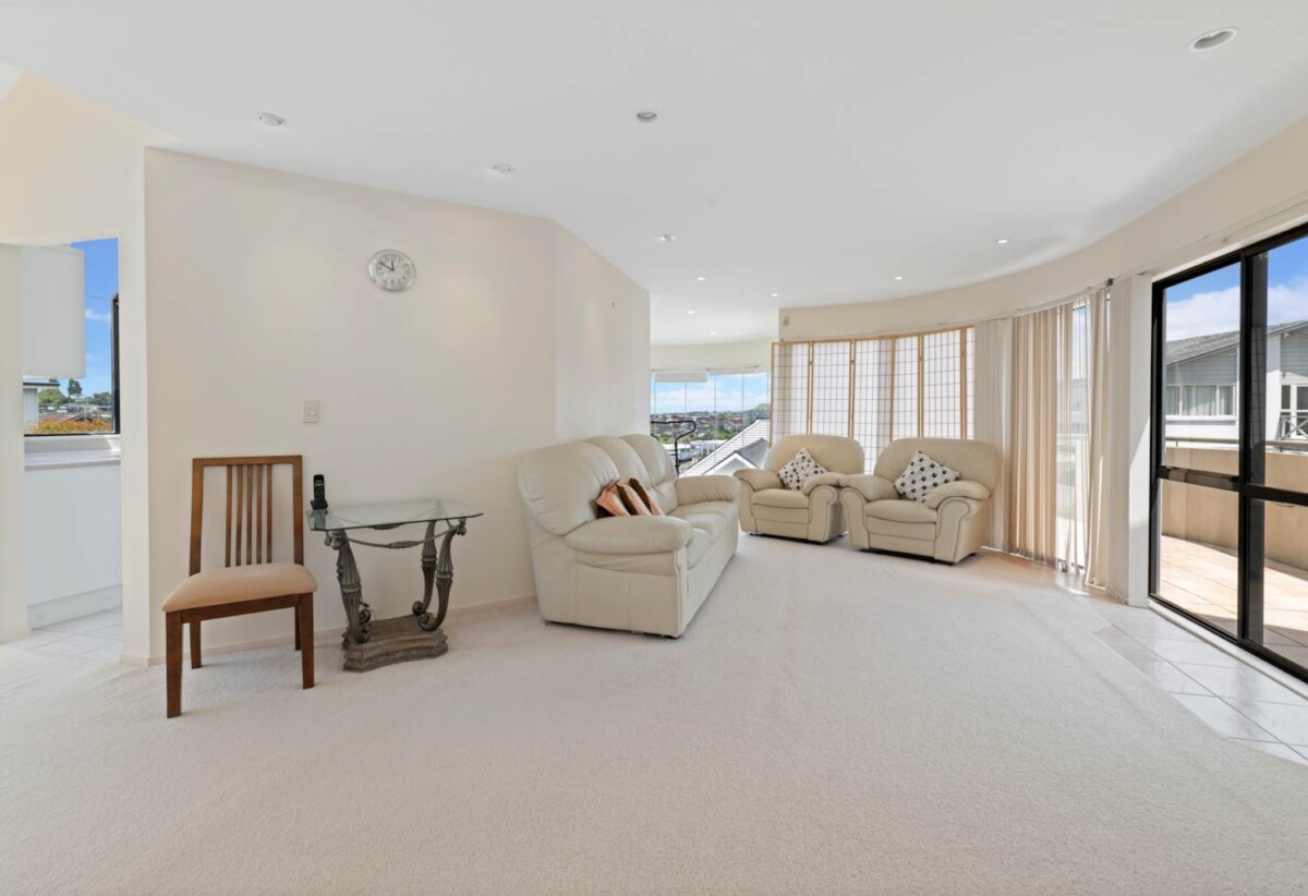 Macleans College zone, Must sell, highly motivated vendor, 5 beds 3 baths house with double garage, just steps away from Half Moon Bay Marina, 1 km to Macleans College, 0.7 km to Bucklands Beach Intermediate, 1/73 Takutai Avenue, Half Moon Bay, Auckland