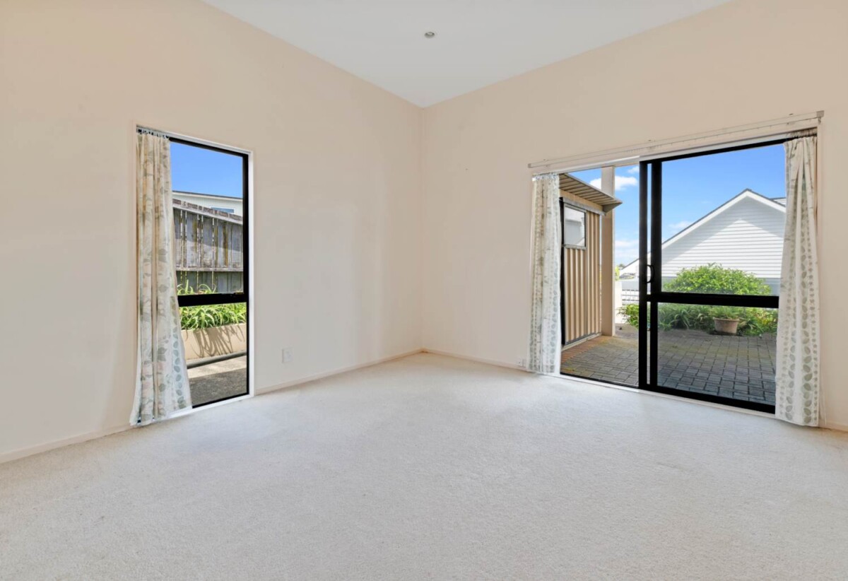 Macleans College zone, Must sell, highly motivated vendor, 5 beds 3 baths house with double garage, just steps away from Half Moon Bay Marina, 1 km to Macleans College, 0.7 km to Bucklands Beach Intermediate, 1/73 Takutai Avenue, Half Moon Bay, Auckland