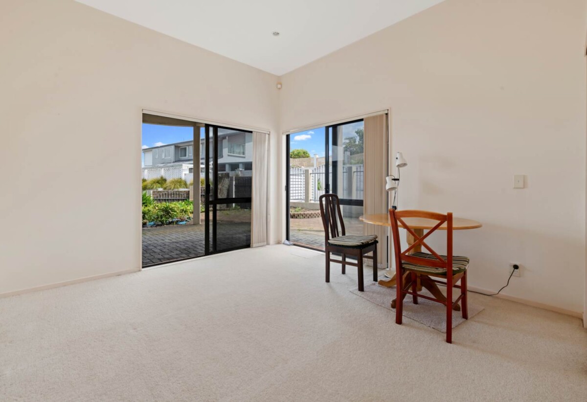 Macleans College zone, Must sell, highly motivated vendor, 5 beds 3 baths house with double garage, just steps away from Half Moon Bay Marina, 1 km to Macleans College, 0.7 km to Bucklands Beach Intermediate, 1/73 Takutai Avenue, Half Moon Bay, Auckland
