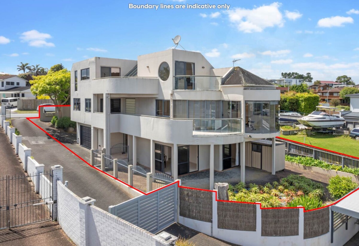 Macleans College zone, Must sell, highly motivated vendor, 5 beds 3 baths house with double garage, just steps away from Half Moon Bay Marina, 1 km to Macleans College, 0.7 km to Bucklands Beach Intermediate, 1/73 Takutai Avenue, Half Moon Bay, Auckland