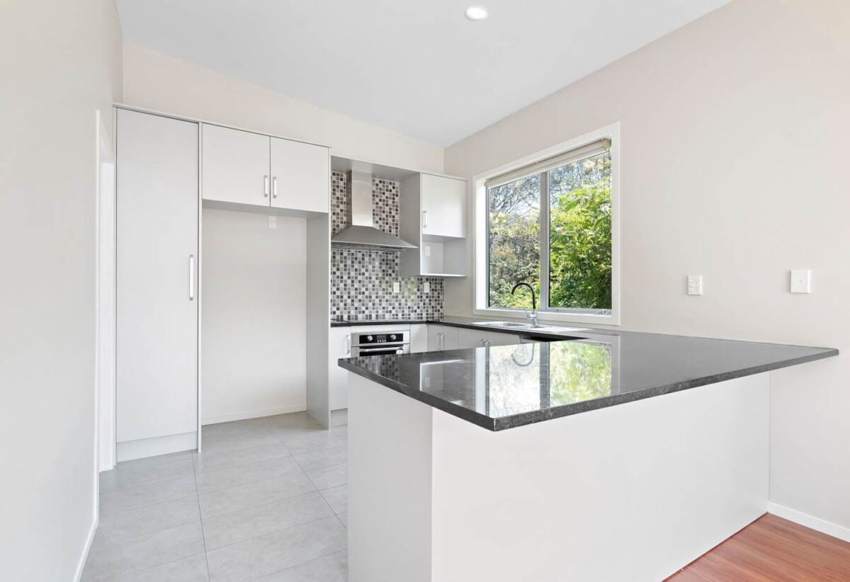 4 beds 2 baths house with carport on 697m2 section, easy access to motorways, local shops, and schools, 0.5 km to Lincoln Heights School, 1.6 km to Massey High School, 27D Rehia Road, Massey, Auckland