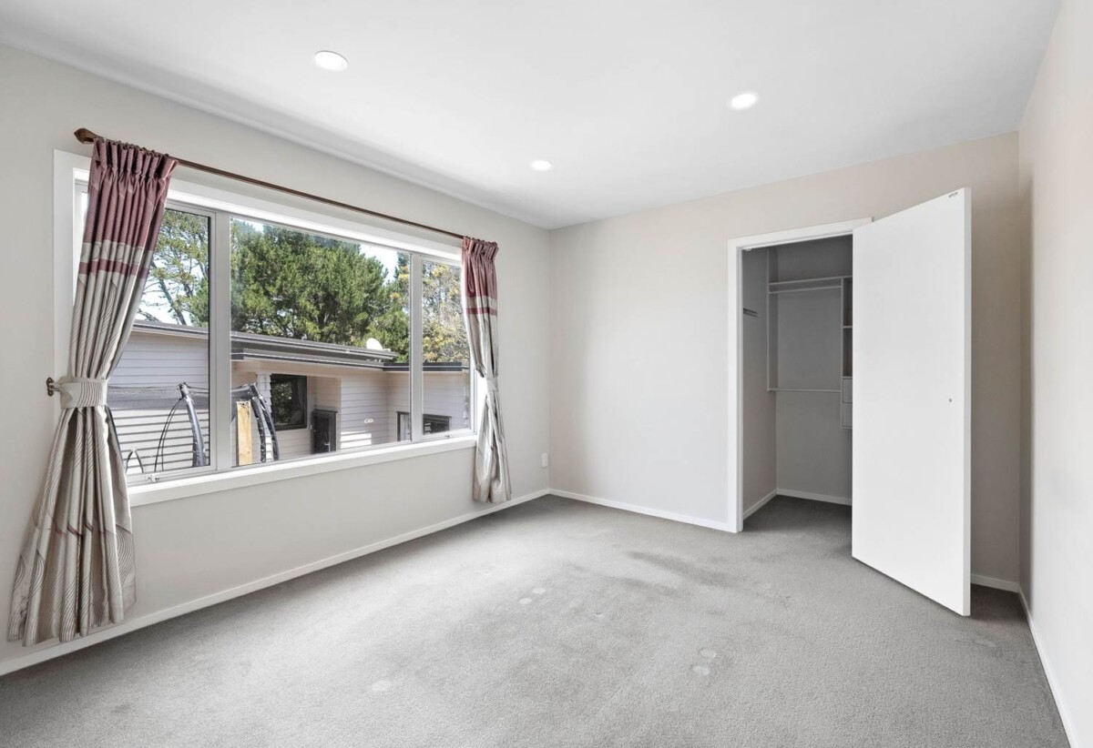 4 beds 2 baths house with carport on 697m2 section, easy access to motorways, local shops, and schools, 0.5 km to Lincoln Heights School, 1.6 km to Massey High School, 27D Rehia Road, Massey, Auckland