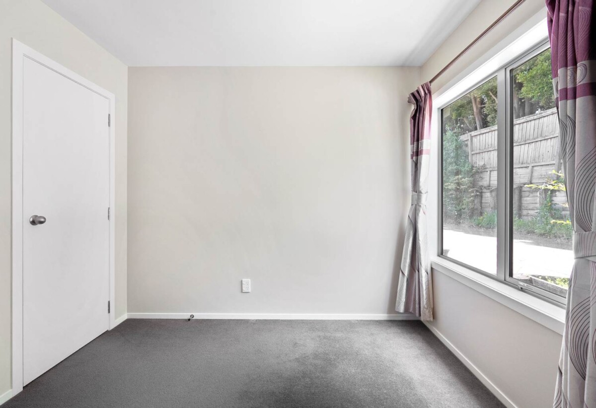 4 beds 2 baths house with carport on 697m2 section, easy access to motorways, local shops, and schools, 0.5 km to Lincoln Heights School, 1.6 km to Massey High School, 27D Rehia Road, Massey, Auckland