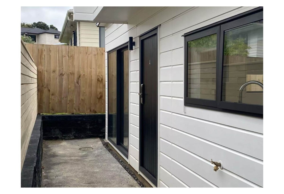 For rent, newly built 3 beds 2 baths house with 2 carports, available now, 9B Ussher Place, Pakuranga Heights, Auckland