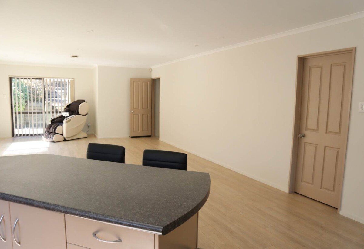 For rent, 4 beds 2 baths house with double garage, available now, 5 Mandival Avenue, Flat Bush, Auckland
