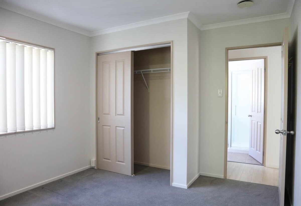 For rent, 4 beds 2 baths house with double garage, available now, 5 Mandival Avenue, Flat Bush, Auckland