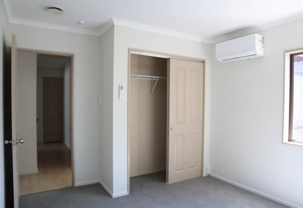 For rent, 4 beds 2 baths house with double garage, available now, 5 Mandival Avenue, Flat Bush, Auckland