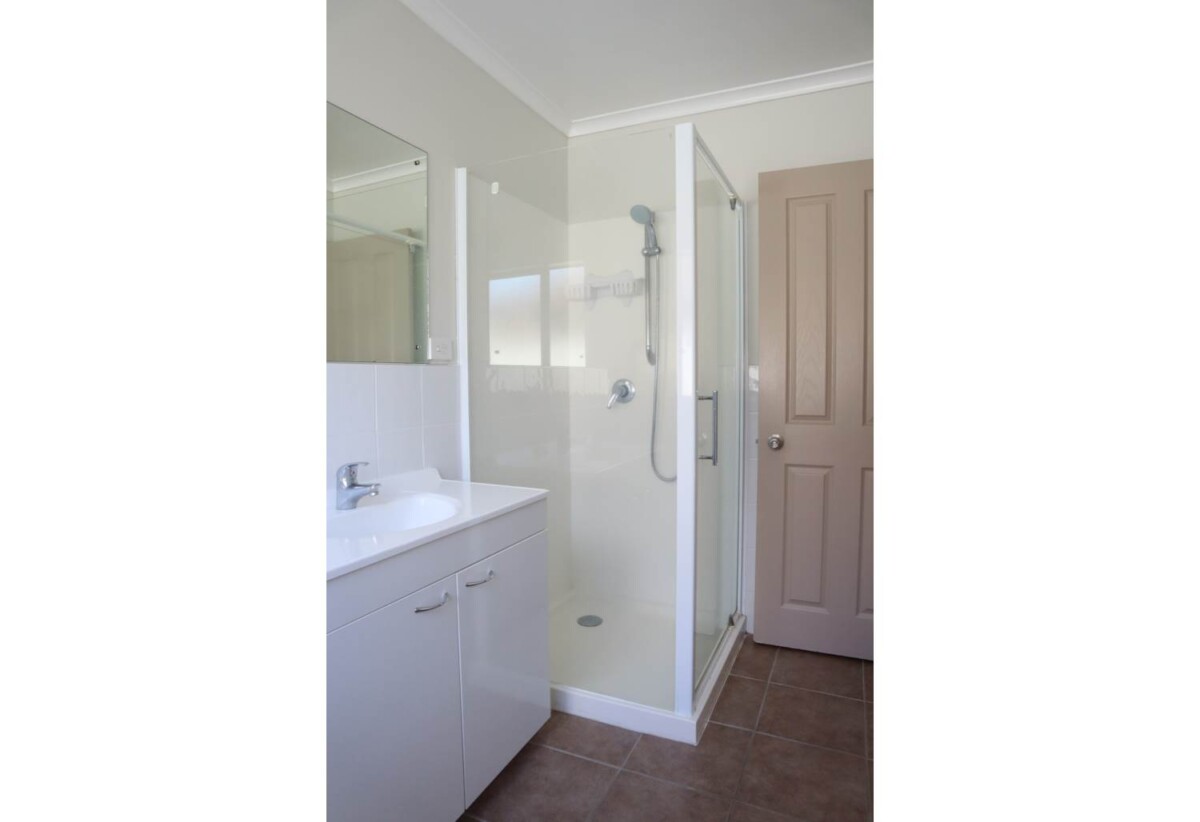 For rent, 4 beds 2 baths house with double garage, available now, 5 Mandival Avenue, Flat Bush, Auckland