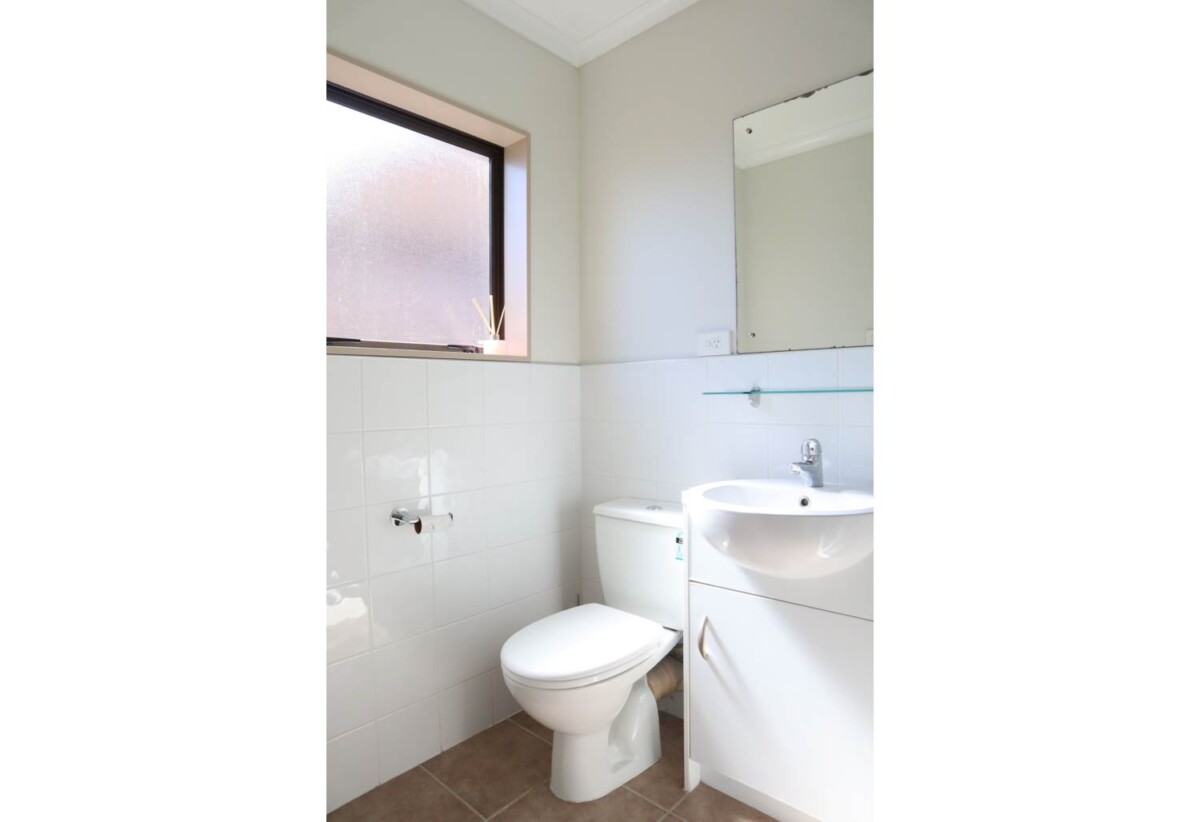 For rent, 4 beds 2 baths house with double garage, available now, 5 Mandival Avenue, Flat Bush, Auckland