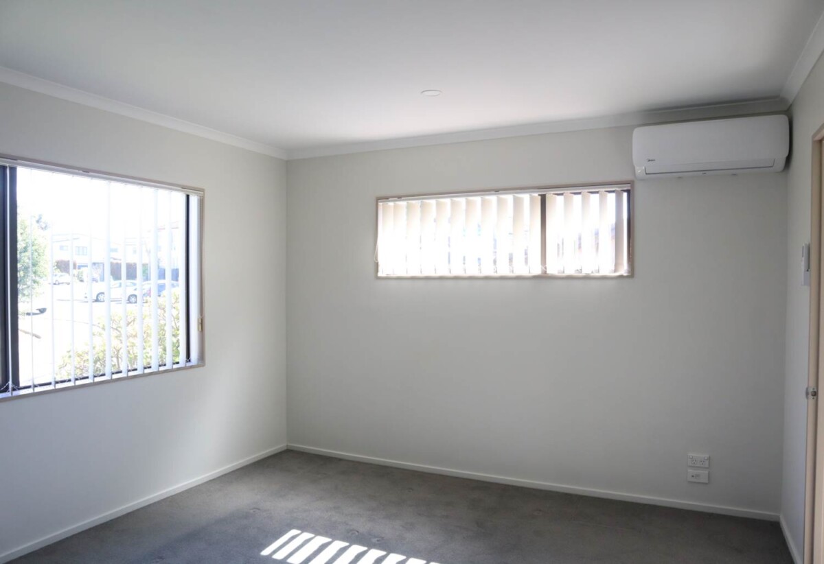 For rent, 4 beds 2 baths house with double garage, available now, 5 Mandival Avenue, Flat Bush, Auckland