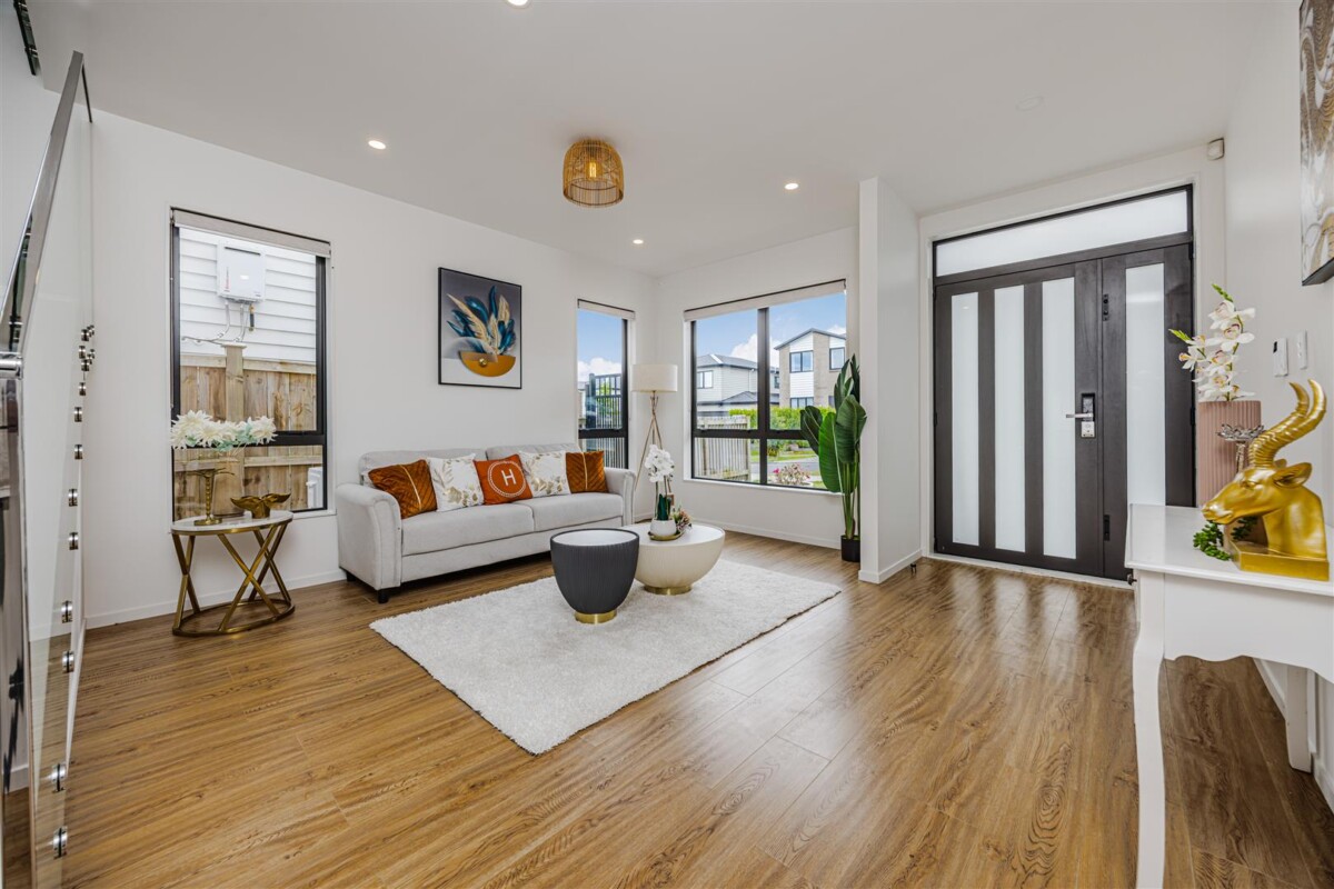 5 beds 3.5 baths house with double garage and 1 bed granny, close to Ormiston Town Centre, schools, parks, zoned for Te Uho O Te Nikau Primary School, Ormiston Junior College, and Ormiston Senior College, 13 Paripari Street, Flat Bush, Auckland
