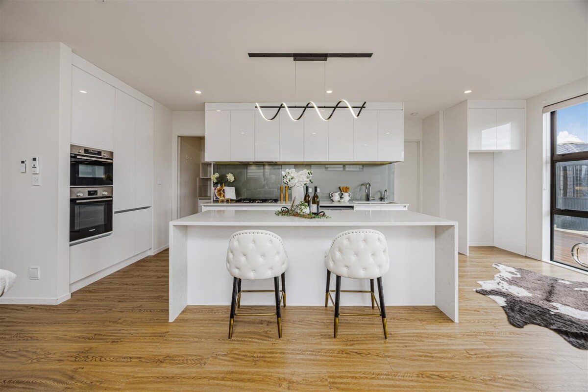 5 beds 3.5 baths house with double garage and 1 bed granny, close to Ormiston Town Centre, schools, parks, zoned for Te Uho O Te Nikau Primary School, Ormiston Junior College, and Ormiston Senior College, 13 Paripari Street, Flat Bush, Auckland