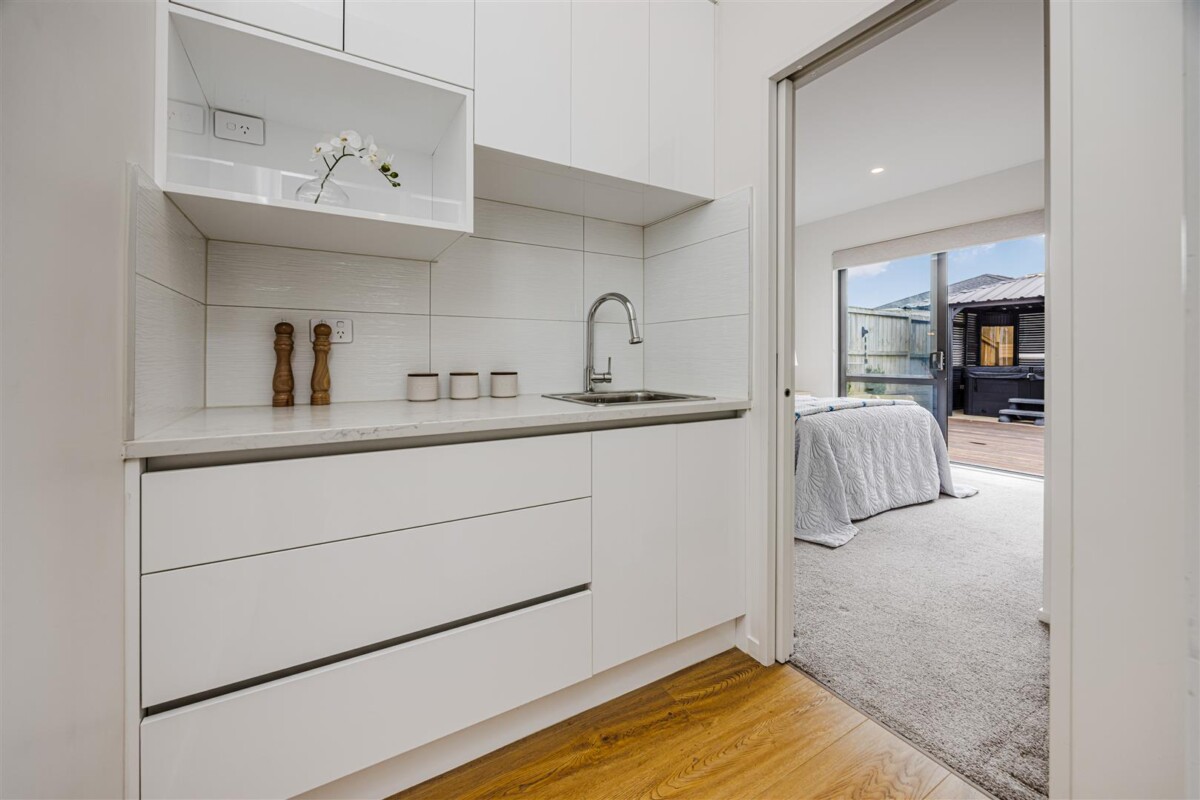 5 beds 3.5 baths house with double garage and 1 bed granny, close to Ormiston Town Centre, schools, parks, zoned for Te Uho O Te Nikau Primary School, Ormiston Junior College, and Ormiston Senior College, 13 Paripari Street, Flat Bush, Auckland