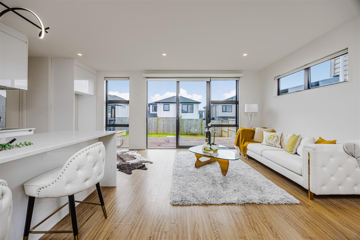 5 beds 3.5 baths house with double garage and 1 bed granny, close to Ormiston Town Centre, schools, parks, zoned for Te Uho O Te Nikau Primary School, Ormiston Junior College, and Ormiston Senior College, 13 Paripari Street, Flat Bush, Auckland