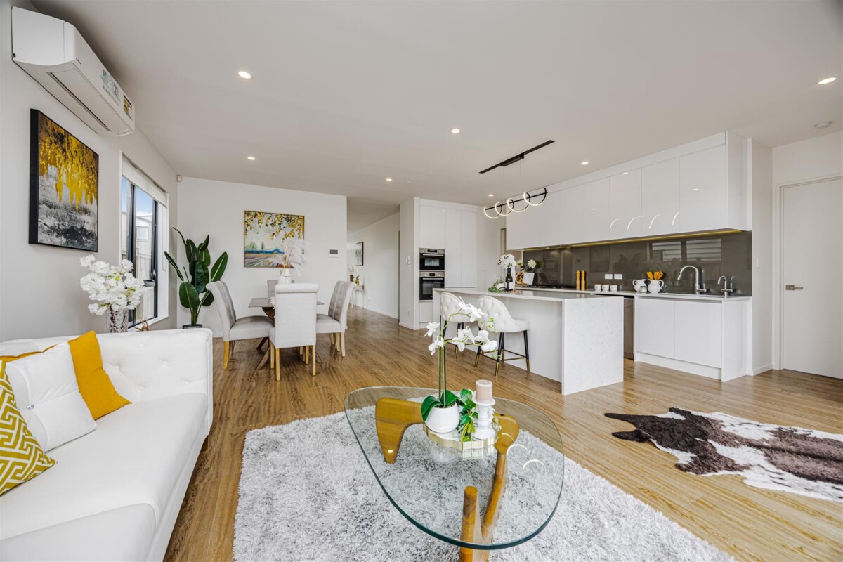 5 beds 3.5 baths house with double garage and 1 bed granny, close to Ormiston Town Centre, schools, parks, zoned for Te Uho O Te Nikau Primary School, Ormiston Junior College, and Ormiston Senior College, 13 Paripari Street, Flat Bush, Auckland