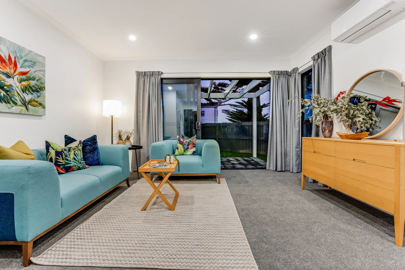 Showhome for sale, 2 beds 1 bath home on 158m2 section, close to schools shops, motorway access, 24 Watchfield Close, Mangere, Auckland