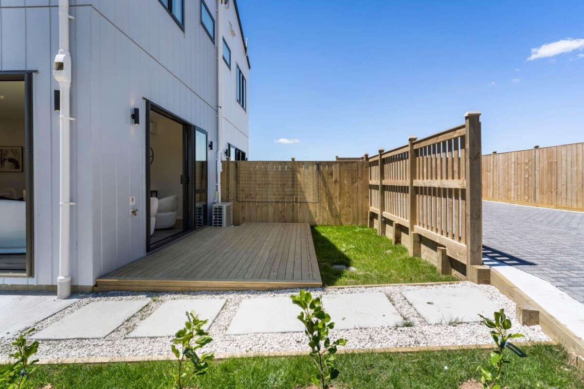 Brandnew 4 beds 2.5 baths home with car parks, with easy access tomotorway and amentites around, 15 Waimarie Drive, Drury, Auckland