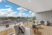 Standalone 4 beds 3 baths home with garage, close to Takapuna’s vibrant shopping precinct, beaches, schools, walks to Takapuna Grammar School and Hauraki Primary School, 2/49 Northboro Road Belmont, Auckland