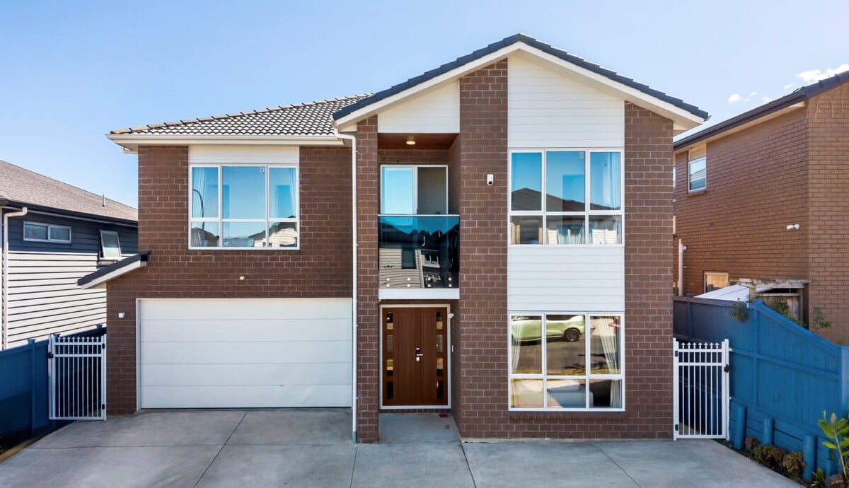 Super Realistic Vendor, Two kitchens, 6 beds + study 5.5 baths house with double garage and 2-beds granny, zoned for Te Nikau Primary School, Ormiston Junior College, Ormiston Senior College, close to schools, shops, 10 Peihinga Road, Flat Bush, Auckland