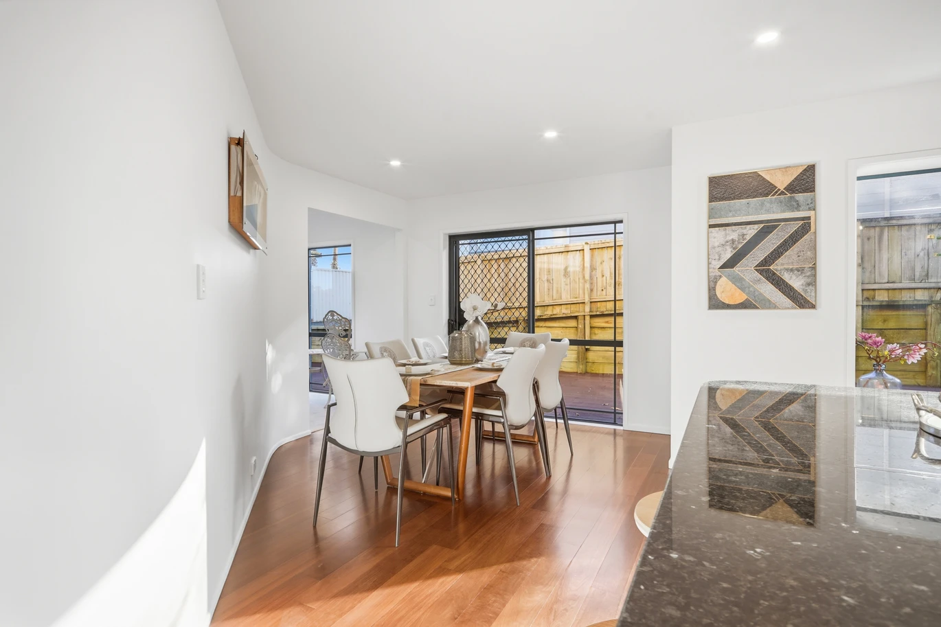 240m2 renovated 5 beds 3 baths house with double garage on 429m2 section, close to schools, supermarkets, shops, golf club, pool and recreation centre, motorway access, 11 Katavich Place, Mount Roskill, Auckland