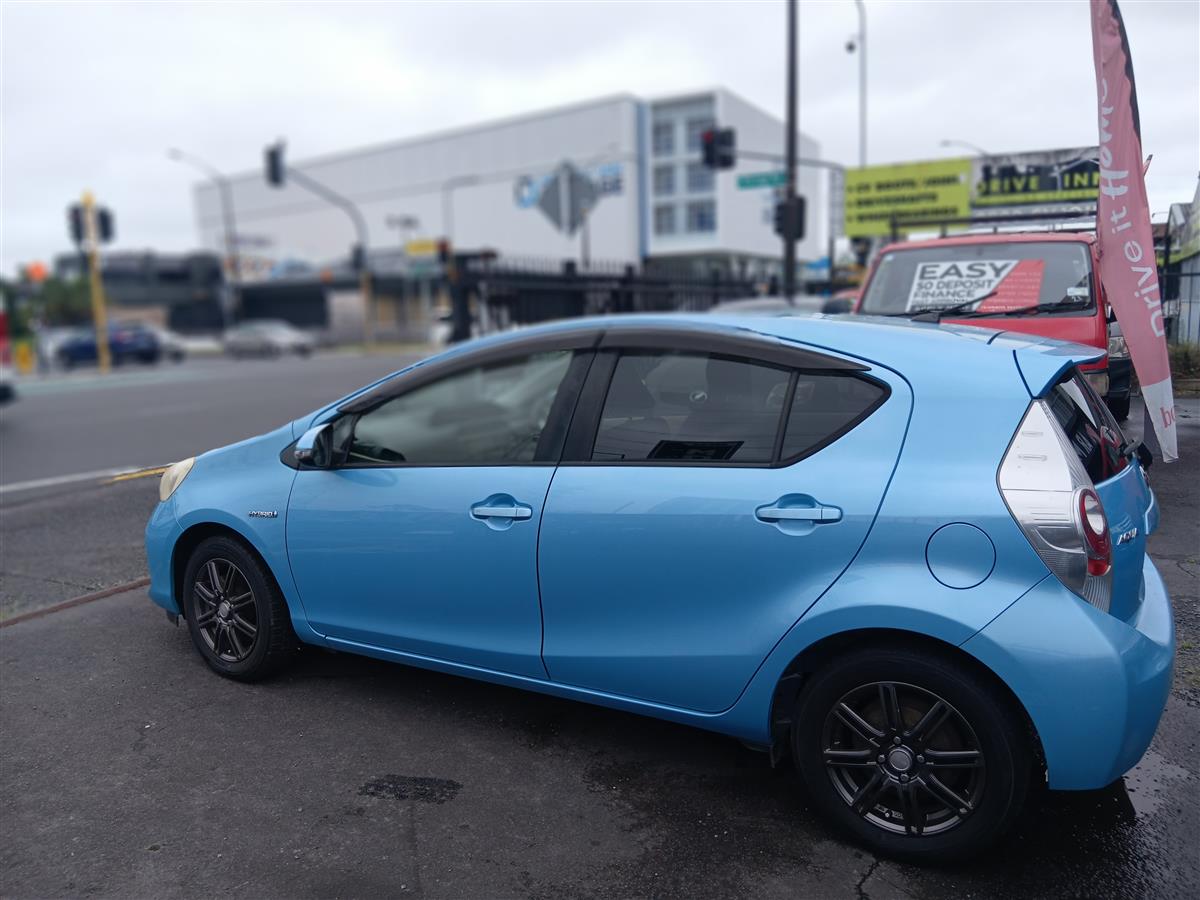 2012 Toyota Aqua Hatchback Automatic, 5 seats, Blue, Petrol, 1,496 cc, 100,334 km