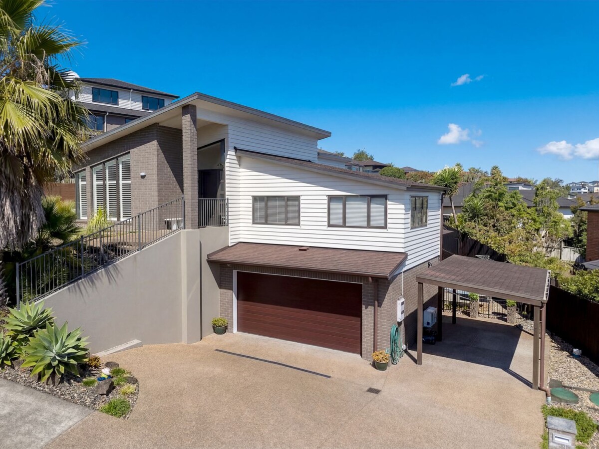 Home and in come, 277m2 5 beds + a large study room 3 baths house with double garage and carport on 600m2 section, including a 2-beds granny, Zoned for popular Western Heights School and just moments away from Opanuku Stream Cycle and Walkway, local parks, Palomino shops and Sturges Road train station, 77 San Marino Drive West, Henderson,, Auckland