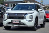 2023 Mitsubishi Outlander, RV/SUV Automatic, 7 seats, Petrol, 2,488 cc, 33,975 km