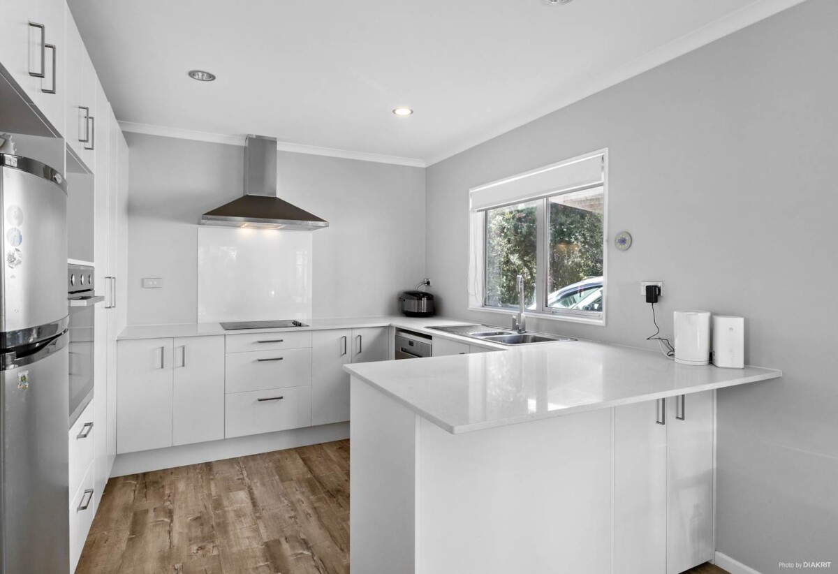 Home and income, Brick and tile 4 beds main house + standalone 2 beds Minor Dwelling on 905m2 section, Recently Refreshed, close to schools, shopping centres, 0.4 km to Howick Primary School and Howick Intermediate, 67 and 67A O’Halloran Road, Howick, Auckland