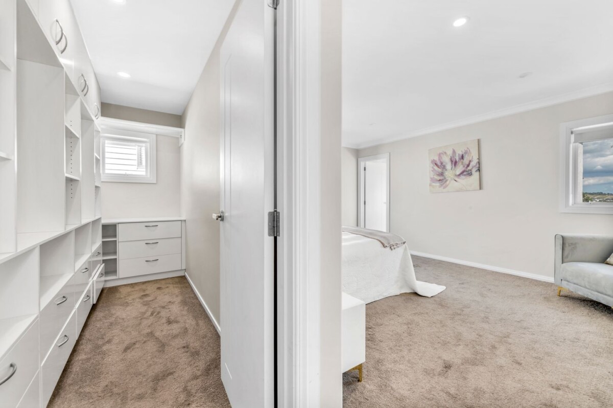 337m2 6 beds 5.5 baths house with double garage and 2 beds granny, Zoned for sought-after schools including Mission Heights Junior College, Mission Heights Primary School, and Ormiston Senior College, 16 Evelina Lane, Flat Bush, Auckland