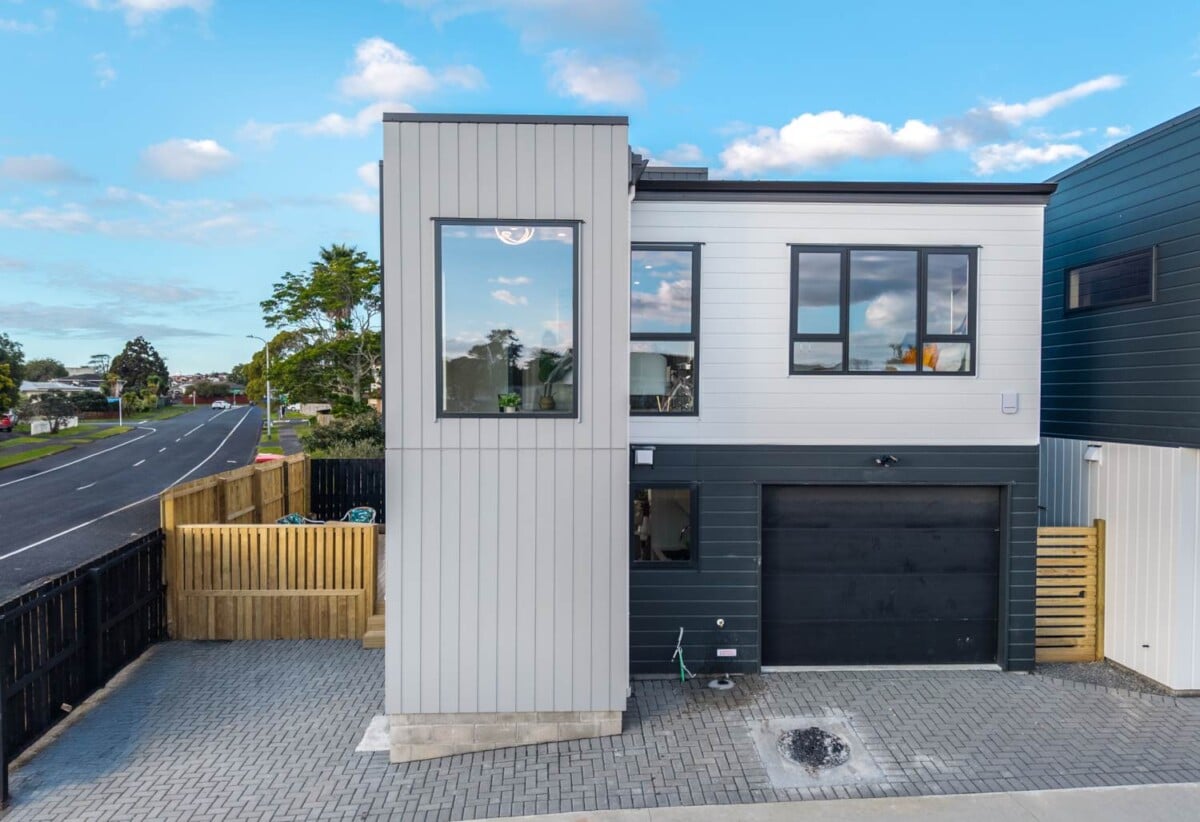 Brandnew standalone 4 beds 3 baths home with garage, close to schools, parks, shopping centre, golf club, zoned for Elm Park School, Farm Cove Intermediate, Pakuranga College, 14A Hope Farm Avenue, Pakuranga Heights, Auckland