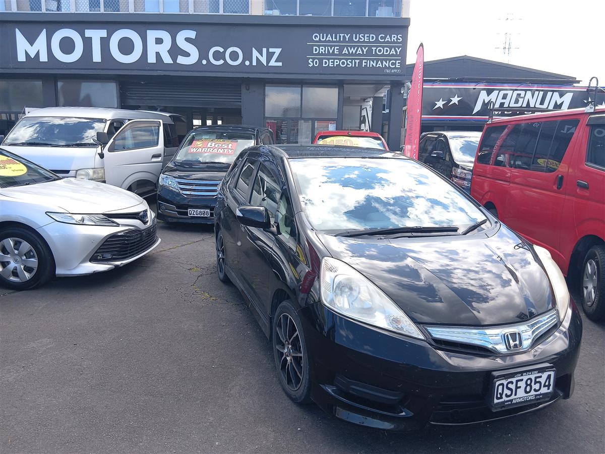 2012 Honda Fit SHUTTLE HYBRID Hatchback Automatic, 5 seats, Black, 1,339 cc, 132,815 km