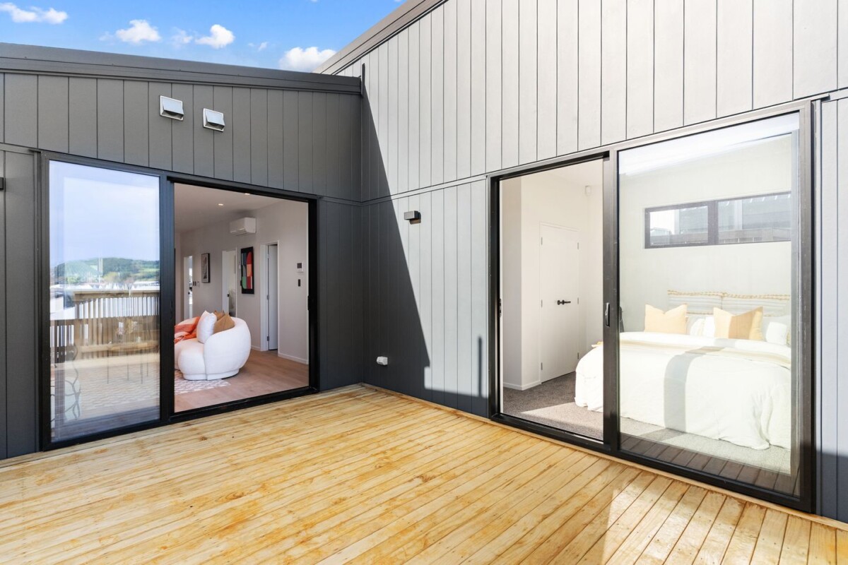 Brandnew Standalone 3 beds 2 baths house with deck and car park, moments from Newsham Medical Centre and a nearby café, while Pukekohe Town Centre is only a short five-minute drive away. The Bombay motorway on-ramp is approximately 10 minutes away, 34 Taukahiwi Road, Pukekohe,, Auckland