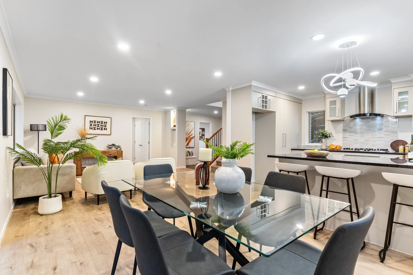 Vendor cashing out, Standalone 6 beds 5 baths house with 6 car parks on 400m2 section, a detached sleepout with its own bathroom, 2 ground floor ensuites with self-contained access, close to schools, Glenfield Mall, Wairau Park and motorway access, Detached Sleepout12C Manuka Road, Glenfield, Auckland