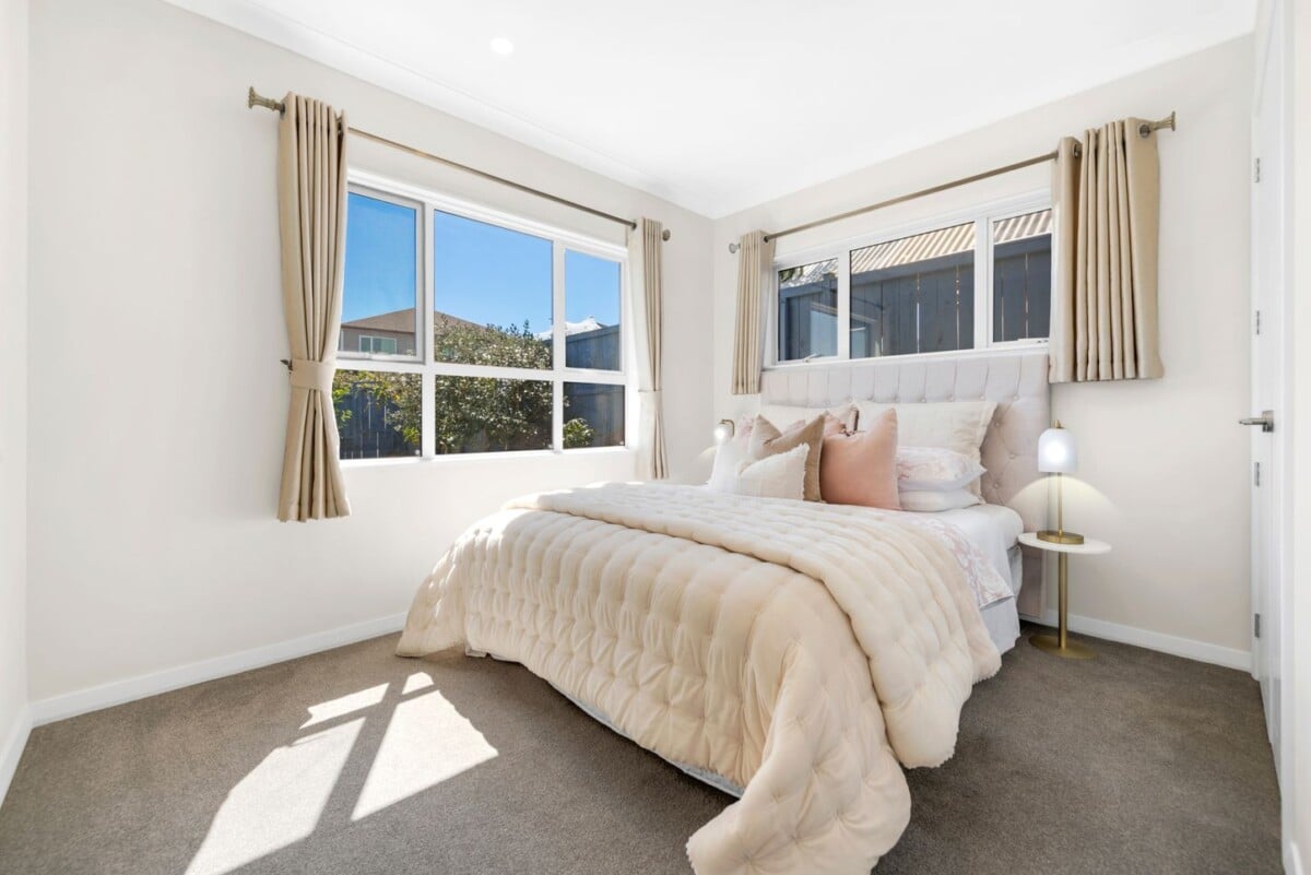 Super Realistic Vendor, Two kitchens, 6 beds + study 5.5 baths house with double garage and 2-beds granny, zoned for Te Nikau Primary School, Ormiston Junior College, Ormiston Senior College, close to schools, shops, 10 Peihinga Road, Flat Bush, Auckland
