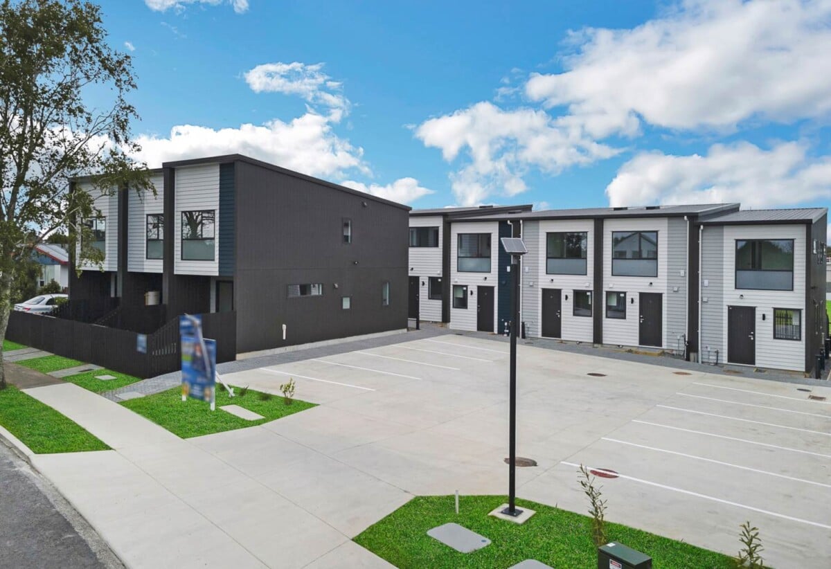 Brandnew 2 beds + study 1.5 baths home with car park, Just a short walk to PAK’nSAVE, The Warehouse, cafés, eateries, and the activity centre, with excellent transport links nearby, 4/17 Barneys Farm Road, Clendon Park, Auckland