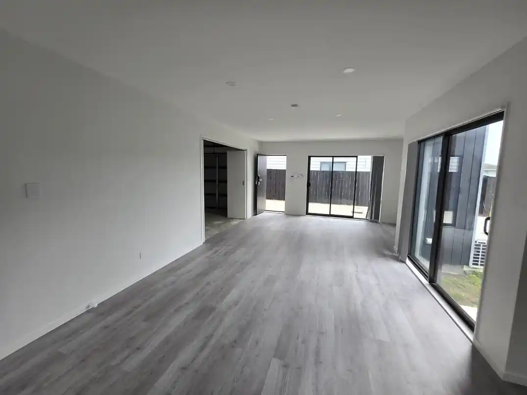 For rent, 3 beds 2 baths townhouse with garage, Available from: Thursday, March 19, 20B Volante Avenue, Wattle Downs, Auckland