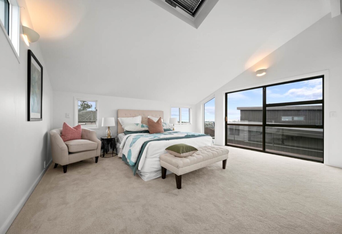 Double Westlake school zone, Sea views, Renovated Brick and tile 3 beds + sleepout 2 baths house on 408m2 section, with RC for 2 terrace homes, close to schools, shops, motorway access, 0.1 km to Forrest Hill School, 0.3 km to Westlake Boys’ High School, 75 Forrest Hill Road, Milford, Auckland