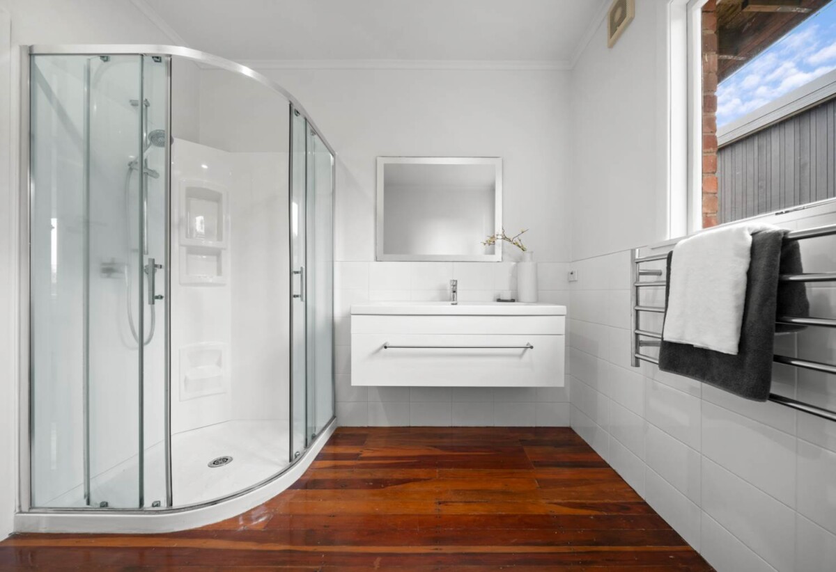 Double Westlake school zone, Sea views, Renovated Brick and tile 3 beds + sleepout 2 baths house on 408m2 section, with RC for 2 terrace homes, close to schools, shops, motorway access, 0.1 km to Forrest Hill School, 0.3 km to Westlake Boys’ High School, 75 Forrest Hill Road, Milford, Auckland
